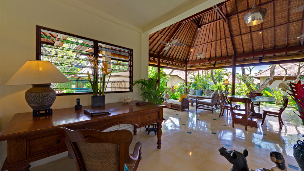 Villa Kedidi - Writing desk